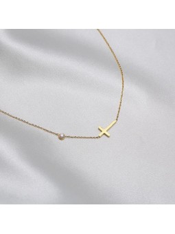 Collana in acciaio placcato al titanio con croce e zircone