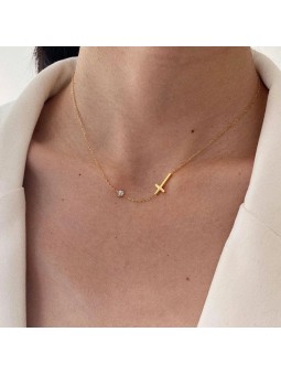 Collana in acciaio placcato al titanio con croce e zircone