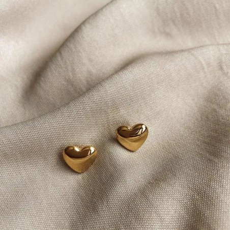 Orecchini a bottone in acciaio al titanio a forma di cuore