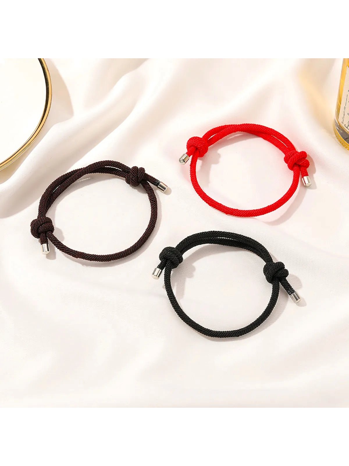 Bracciale con coulisse in corda intrecciata