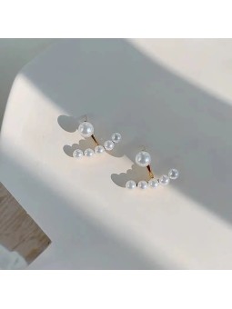Orecchini a bottone in lega con perle intarsiate e pietre artificiali