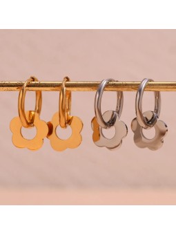Orecchini in acciaio con cerchi e fiore stile classico