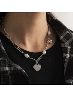 Collana da donna in lega placcata con cuore e pendente a forma di cuore