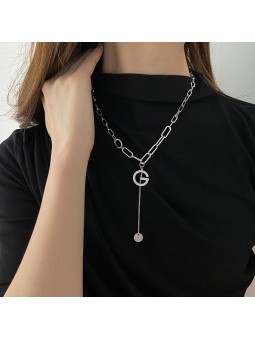 Collana da donna in lega placcata con pendente a forma di G