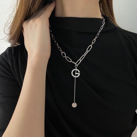 Collana da donna in lega placcata con pendente a forma di G