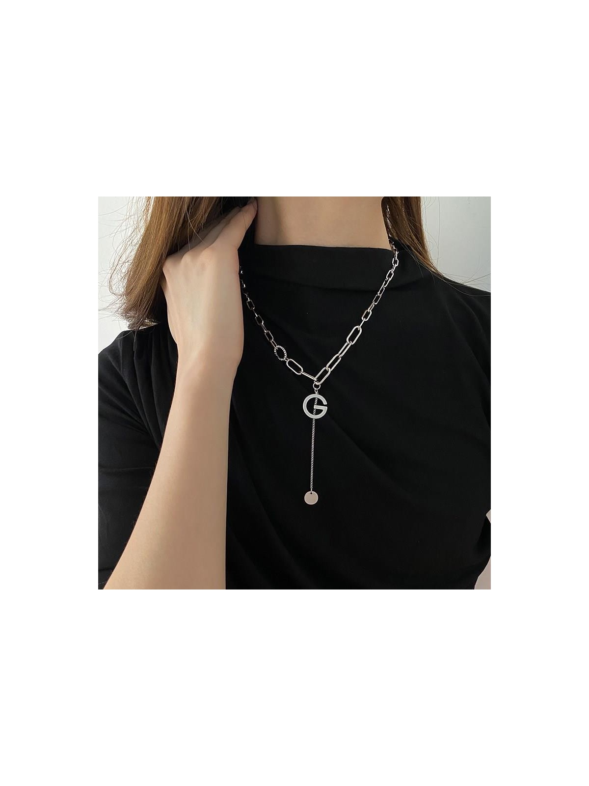 Collana da donna in lega placcata con pendente a forma di G