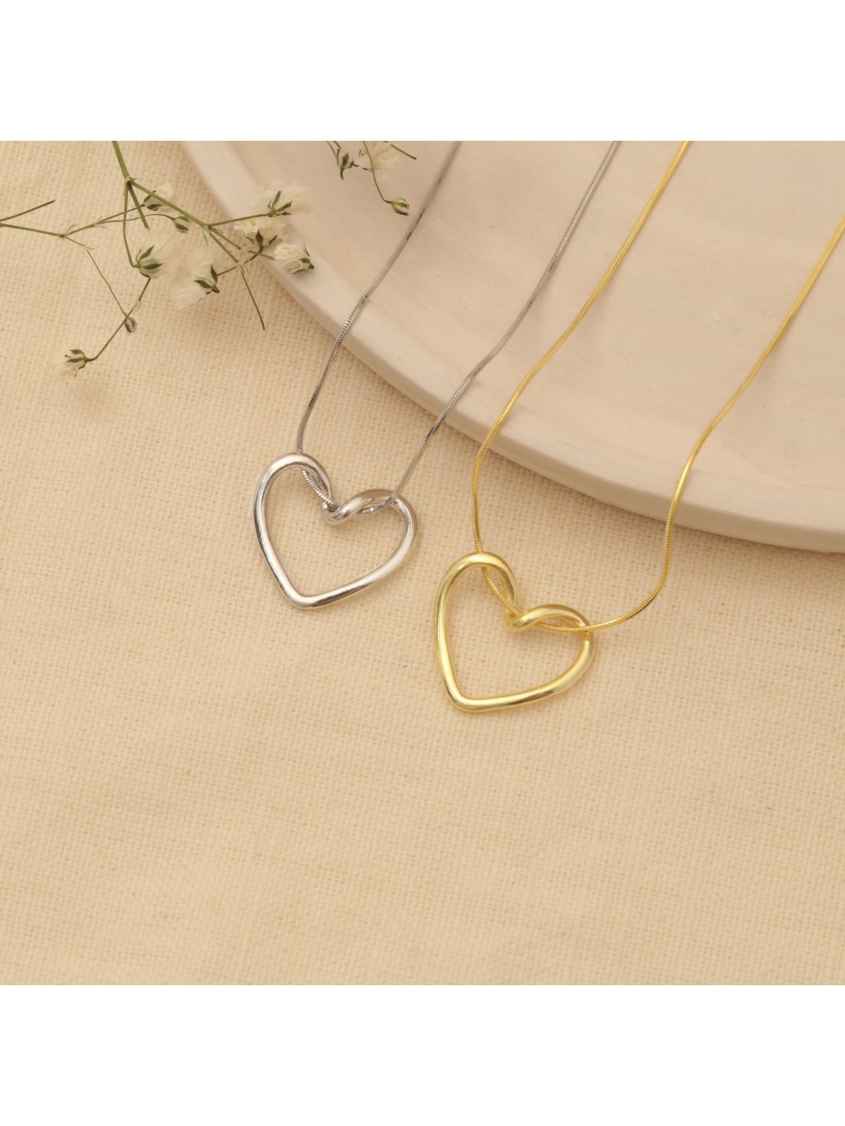 Collana da Donna in Lega Placcata con Pendente Cuore con Nodo