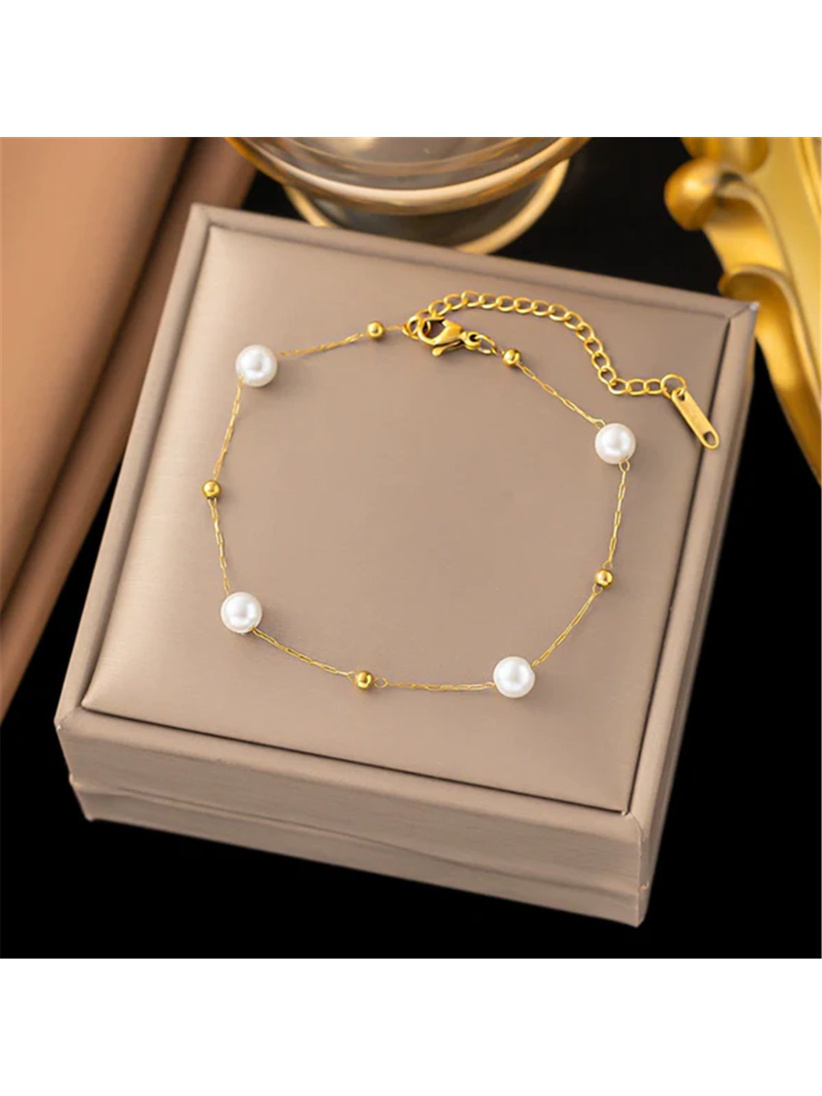 Bracciale donna titanio dorato con perle artificiali e sfere, regolabile
