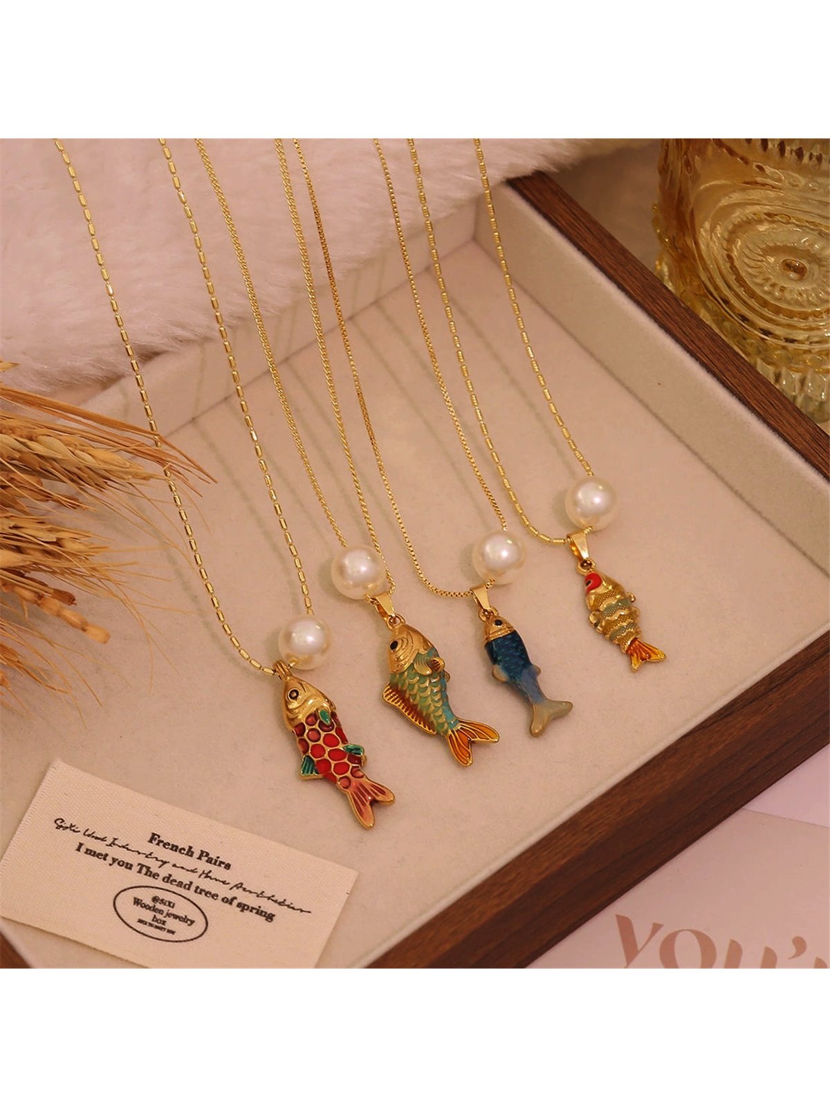 Collana Koi Fortune Pendente Carpa Smaltata e Perla di Luce
