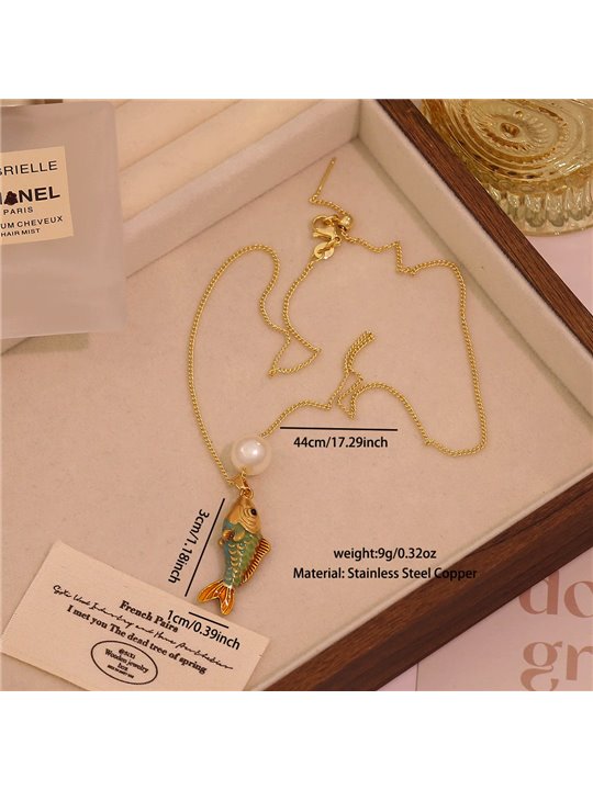 Collana Koi Fortune Pendente Carpa Smaltata e Perla di Luce