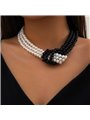 Collana Night & Day a triplo filo di perle con nodo centrale
