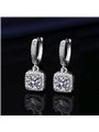 Orecchini pendenti Royal Halo con pavé di zirconi brillanti
