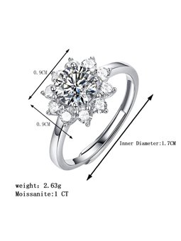 Anello solitario Stellar Bloom in argento 925 e moissanite